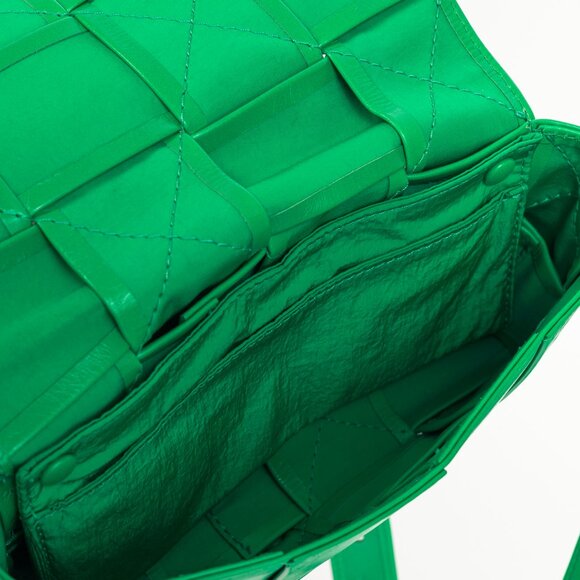 Bottega Veneta Cassette Mini Green Intreccio-Woven Belt Bag - Picture 10 of 13
